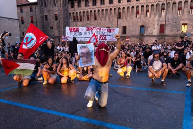 Clashes erupt after rally over death of Abderrahim Fakir in Bologna BOLOGNA, ITALY JULY 21, 2026: Clashes erupt between demonstrators and police following a peaceful gathering called by Bologna Mayor Matteo Lepore and the family of Abderrahim Fakir, a 43-year-old Italian-Moroccan man who died during a police arrest. Protesters later gather in Piazza Roosevelt outside the Prefecture headquarters, where tensions escalate into confrontations lasting more than two hours. Bologna Italy Copyright: x xLeonardoxGaravagliax xJNAxPressx