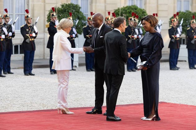 State diner at the Elysee for the State Visit of Gabon President - Paris Gabon s President Brice Oligui Nguema and his wife Zita Oligui Nguema are welcomed by France s President Emmanuel Macron and his wife Brigitte Macron before a State diner at the Elysee Palace in Paris on July 20, 2026. Photo by Raphael Lafargue ABACAPRESS.COM Paris France  Copyright: xLafarguexRaphael ABACAx