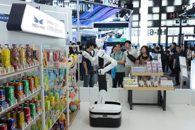 SHANGHAI, CHINA - JULY 20: Visitors watches a humanoid robot autonomously picking items from a shelf during the 2026 World Artificial Intelligence Conference on July 20, 2026 in Shanghai, China. The 2026 World AI Conference and High-Level Meeting on Global AI Governance scheduled from July 17 to July 20 showcases exhibitions of smart devices, AI plus culture and entertainment experiences, and a wide range of cutting-edge AI products, among which a range of humanoid robots and AI-powered dexterous hands as one of the highlights.  Copyright: xChinaxNewsxServicex 111655401685
