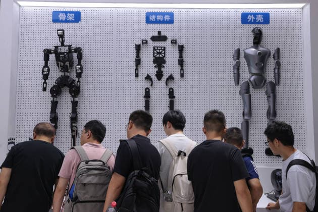 SHANGHAI, CHINA - JULY 20: Visitors learn about disassembled robot components during the 2026 World Artificial Intelligence Conference on July 20, 2026 in Shanghai, China. The 2026 World AI Conference and High-Level Meeting on Global AI Governance scheduled from July 17 to July 20 showcases exhibitions of smart devices, AI plus culture and entertainment experiences, and a wide range of cutting-edge AI products, among which a range of humanoid robots and AI-powered dexterous hands as one of the highlights.  Copyright: xChinaxNewsxServicex 111655402435