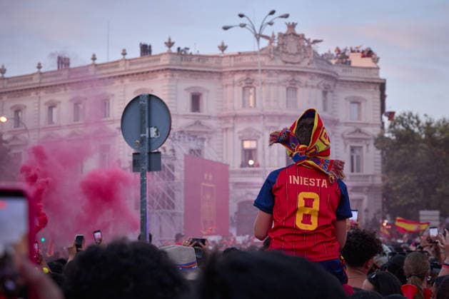 July 20, 2026, Madrid, Cundinamarca, Spain: Spain fans continue celebrations after their national team won the FIFA World Cup 2026 in the Cibiles plaza in Madrid, Spain, July 20, 2026. : Long Visual Press Madrid Spain  - ZUMAvp1_ 20260720_zia_vp1_096 Copyright: xPerlaxBayonax