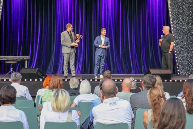 20.07.2026, Kulturzentrum Güssing BGLD, Finale des burgenländischen Kabarettpreises 2026 beim Kultur Sommer Güssing, Vier Kandidaten treten an um das Preisgeld zu gewinnen im Bild: -live a d Bühne, Florian Roehlich u. David Krammer -Flo & Wisch, Andreas Vitasek, Finale des burgenländischen Kabarettpreises 2026 beim Kultur Sommer Güssing *** July 20, 2026, Güssing Cultural Center, Burgenland, Final of the 2026 Burgenland Cabaret Award at the Güssing Summer Festival; four candidates compete for the prize money, pictured live on stage: Florian Roehlich, David Krammer, and Flo Wisch, Andreas Vitasek, the finals of the 2026 Burgenland Cabaret Award at the Güssing Summer Culture Festival