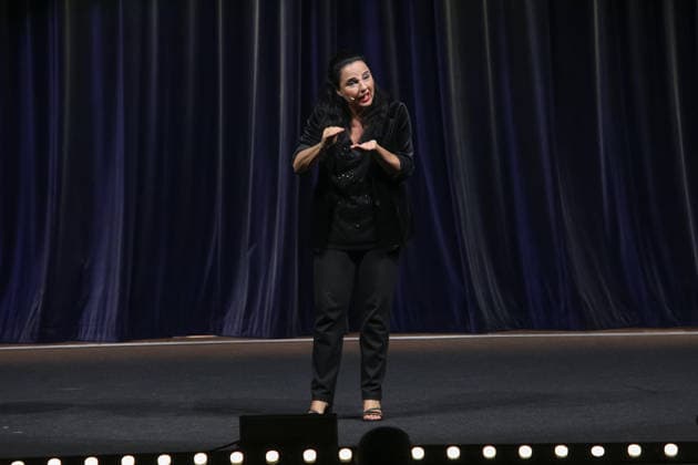 20.07.2026, Kulturzentrum Güssing BGLD, Finale des burgenländischen Kabarettpreises 2026 beim Kultur Sommer Güssing, Vier Kandidaten treten an um das Preisgeld zu gewinnen im Bild: -live a d Bühne, Nadja Maleh, Finale des burgenländischen Kabarettpreises 2026 beim Kultur Sommer Güssing *** July 20, 2026, Güssing Cultural Center, Burgenland, Final of the 2026 Burgenland Cabaret Award at the Güssing Summer Culture Festival; four candidates compete for the prize money, pictured live on stage: Nadja Maleh, Finals of the 2026 Burgenland Cabaret Award at the Güssing Summer Culture Festival