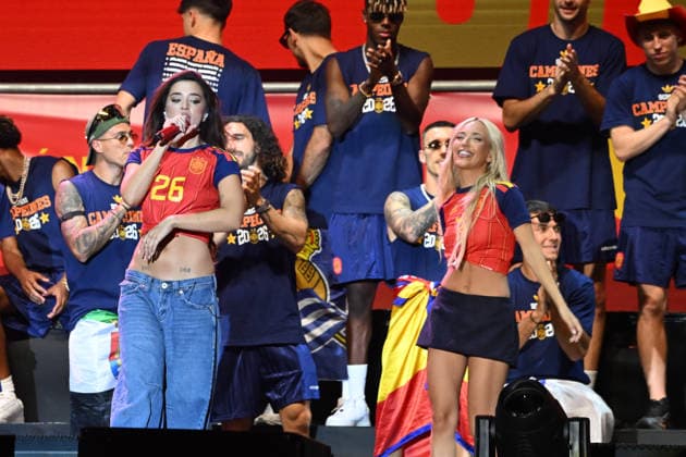 The Spanish National Soccer Team Celebrates the World Cup with a Huge Party at Cibeles Ana Mena and Lola Índigo during the World Cup celebration at Cibeles on July 20, 2026, in Madrid, Spain. The Spanish national soccer team celebrated its second World Cup title in Madrid in front of two million fans, who braved the heat to celebrate the latest success of Luis de la Fuente’s team at a closing celebration in Plaza de Cibeles that put the finishing touch on 24 unforgettable hours. JULY 21, 2026, Madrid, Spain  Copyright: xOscarxOrtizx 7678489
