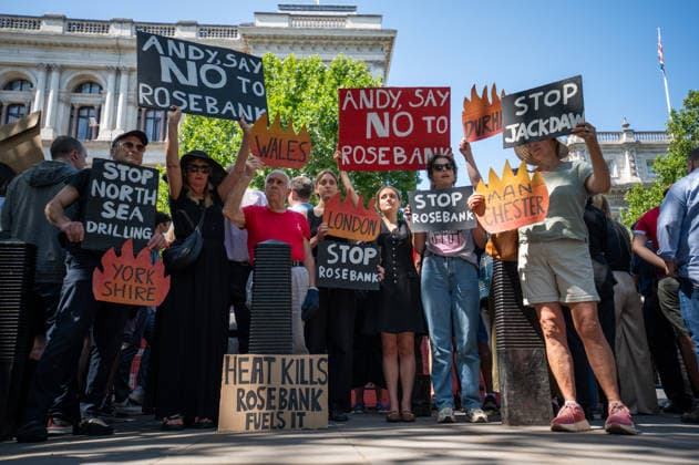 Fossil Free London Protest in London, UK - 20 Jul 2026 Activists hold placards expressing their opinion during a protest prior to the swearing-in of Prime Minister Andy Burnham outside Downing Street. Fossil Free London activists protest outside Downing Street as Andy Burnham is sworn in as Prime Minister, urging him to reject the Rosebank oil field and new North Sea drilling. Protesters held placards highlighting heat deaths and UK wildfires alongside a banner reading Stop Rosebank . The action follows reports that the new government could approve Rosebank within days and is the latest in a series of high-profile protests against new fossil fuel extraction. London United Kingdom Copyright: xJamesxWilloughbyx xSOPAxImagesx JWILLOUGHBY_3048