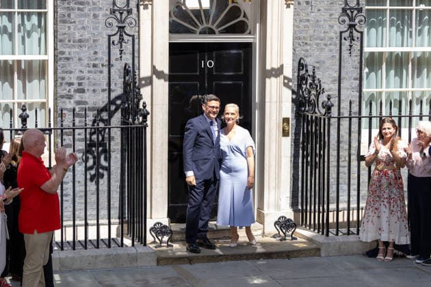 Andy Burnham becomes UK Prime Minister in London - 20 Jul 2026 UK Prime Minister Andy Burnham and wife Marie-France van Heel pose for photos outsite No.10 Downing Street. London United Kingdom Copyright: xPhilxLewisx xSOPAxImagesx AndyBurhamMarieFranceNo10-6801