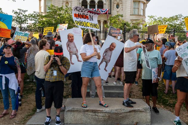 July 20, 2026, Salt Lake City, Utah, USA: Demonstrators hold signs during a protest outside the Utah Governor s Mansion in Salt Lake City, Utah, on Monday, July 20, 2026. The community rally was organized to protest executive actions drastically reducing the boundaries of the Bears Ears and Grand Staircase-Escalante national monuments. Salt Lake City USA - ZUMAm292 20260720_znp_m292_007 Copyright: xCharlesxMcClintockxWilsonx