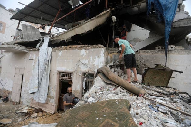 Palestinians inspect site of deadly strike on family home in Gaza City Palestinians inspect the site of an Israeli airstrike that targeted a house belonging to the al-Masri family on al-Thalathini Street in Gaza City, on July 21, 2026. Medical sources said the strike killed Firas al-Masri, his wife, and their four children. Photo by Bilal Osama apaimages Gaza city Gaza Strip Palestinian Territory 210726_Gaza_BO_00(31) Copyright: xapaimagesxBilalxOsamax xapaimagesx