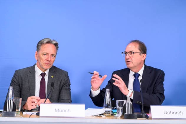 ABB BPK- Holger Muench, Praesident des Bundeskriminalamtes (BKA) Bundesminister des Innern Alexander Dobrindt CSU Politiker bei der Vorstellung des Bundeslagebild Sexualdelikte zum Nachteil von Kindern und Jugendlichen 2025 Bericht auf der BPK Berlin Bundespressekonferenz in Berlin am 21.07.2026 Berlin Deutschland *** ABB BPK Holger Muench, President of the Federal Criminal Police Office (BKA) and Federal Minister of the Interior Alexander Dobrindt, a CSU politician, at the presentation of the 2025 Federal Situation Report on Sexual Offenses Against Children and Adolescents at the BPK Berlin Federal Press Conference in Berlin on July 21, 2026, Berlin, Germany