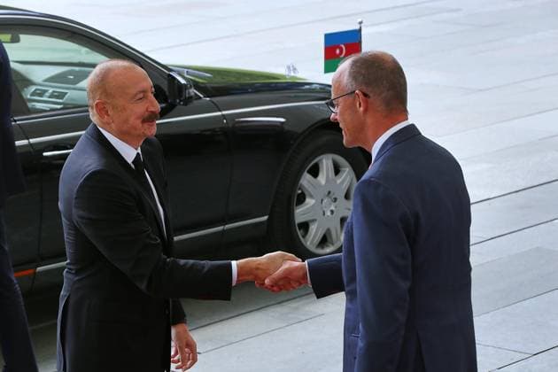 Berlin, Deutschland, 21.07.2026: Bundeskanzleramt: Empfang des Präsidenten Aserbaidschans: Präsident von Aserbaidschan Ilham Alijew und Bundeskanzler Friedrich Merz (CDU) *** Berlin, Germany, July 21, 2026 Federal Chancellery Reception for the President of Azerbaijan President of Azerbaijan Ilham Aliyev and Federal Chancellor Friedrich Merz (CDU) Copyright: xdtsxNachrichtenagenturx dts_128134