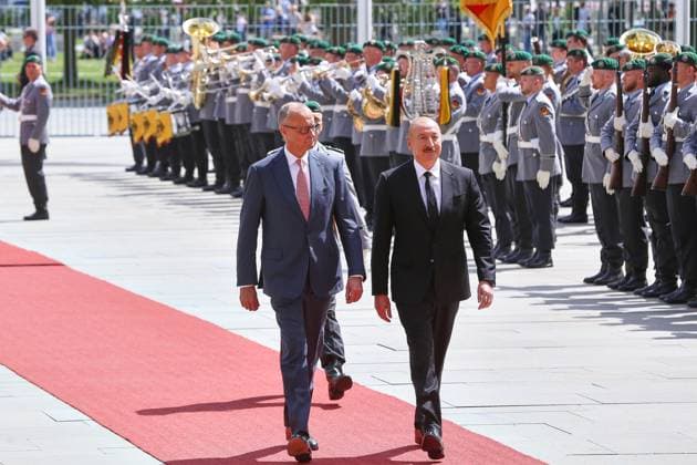 Berlin, Deutschland, 21.07.2026: Bundeskanzleramt: Empfang des Präsidenten Aserbaidschans: Bundeskanzler Friedrich Merz (CDU) und Präsident von Aserbaidschan Ilham Alijew mit Soldaten der Bundeswehr im Hintergrund *** Berlin, Germany, July 21, 2026; Federal Chancellery: Reception for the President of Azerbaijan; Federal Chancellor Friedrich Merz (CDU) and President of Azerbaijan Ilham Aliyev, with Bundeswehr soldiers in the background Copyright: xdtsxNachrichtenagenturx dts_128141