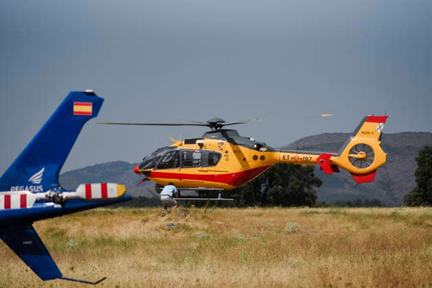 The La Mierla Wildfire Strikes the Heart of the Livestock Industry in the Sierra Norte of Guadalajara A helicopter is deployed during firefighting efforts in La Mierla on July 21, 2026, in Guadalajara, Castilla-La Mancha, Spain. The wildfire that originated in La Mierla—which has already scorched more than 26,000 hectares in the Sierra Norte of Guadalajara— is not only leaving behind a scorched landscape and a long list of municipalities under lockdown or evacuation orders; it also threatens to destroy the way of life of dozens of livestock-raising families who watch helplessly as the fire devours the pastures, forcing the relocation of hundreds of head of cattle and putting the work of entire generations at risk. JULY 21, 2026 Guadalajara  Copyright: xMateoxLanzuelax 7678981