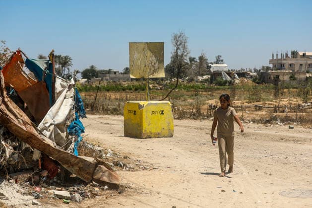 Israeli army expands the Yellow Line zone eastward of Deir al-Balah in Gaza DEIR AL-BALAH, PALESTINE - JULY 21: The Israeli army gradually expands the Yellow Line zone in the central Gaza Strip, moving its military zone about 100 meters westward east of Deir al-Balah, Gaza, Palestine on July 21, 2026. Israeli forces place new yellow concrete blocks near civilian homes in densely populated neighborhoods, violating the ceasefire agreement that went into effect in October 2025. Moiz Salhi Anadolu Gaza Palestine. Editorial use only. Please get in touch for any other usage.  Copyright: x2026xAnadoluxMoizxSalhix