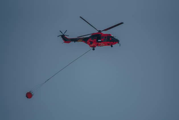 The La Mierla Wildfire Strikes the Heart of the Livestock Industry in the Sierra Norte of Guadalajara A helicopter assists in firefighting efforts in La Mierla on July 21, 2026, in Guadalajara, Castilla-La Mancha, Spain. The wildfire that originated in La Mierla—which has already scorched more than 26,000 hectares in the Sierra Norte of Guadalajara— is not only leaving behind a scorched landscape and a long list of municipalities under lockdown or evacuation orders; it also threatens to destroy the way of life of dozens of livestock-raising families who watch helplessly as the fire devours the pastures, forcing the relocation of hundreds of head of cattle and putting the work of entire generations at risk. JULY 21, 2026 Guadalajara, Castil  Copyright: xMateoxLanzuelax 7679098