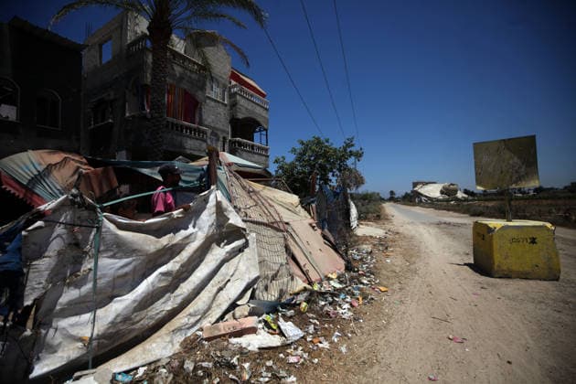 Yellow concrete barriers mark expanded Israeli-controlled area in Deir al-Balah Yellow concrete barriers placed by Israeli forces mark what residents describe as the Yellow Line in the eastern areas of Deir al-Balah in the central Gaza Strip following an Israeli military incursion, on July 21, 2026. Residents said the barriers delineate an area where Israeli forces expanded their control after the incursion, causing extensive damage to civilian property and agricultural land. Photo by Moiz Salhi apaimages Nusairat Gaza Strip Palestinian Territory 210726_Deir_al-Balah_MS_00(6) Copyright: xapaimagesxMoizxSalhixx xapaimagesx