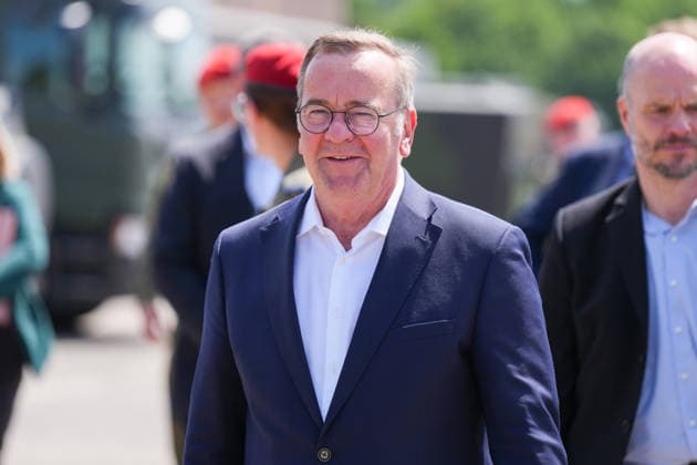 21.07.2026, xydrx, Besuch des Bundesminister der Verteidigung beim Versorgungsbataillon 7 der Bundeswehr, Glückauf-Kaserne Unna: Boris Pistorius (Bundesministerium der Verteidigung) *** July 21, 2026, xydrx, Visit by the Federal Minister of Defense to Supply Battalion 7 of the Bundeswehr, Glückauf Barracks, Unna Boris Pistorius Federal Ministry of Defense Copyright: HMBxMedia YannisxDreimann