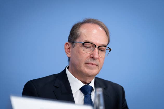 Bundesinnenminister, Alexander Dobrindt Bundeslagebild Sexualdelikte zum Nachteil von Kindern und Jugendlichen 2025 , Berlin, Bundespressekonferenz, Bundesinnenminister, Alexander Dobrindt Berlin Berlin GER *** Federal Minister of the Interior, Alexander Dobrindt; Federal Report on Sexual Offenses Against Children and Adolescents 2025; Berlin; Federal Press Conference; Federal Minister of the Interior, Alexander Dobrindt; Berlin; Berlin, GER