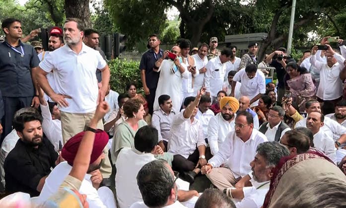 RECORD DATE NOT STATED Congress protests at Lok Kalyan Marg, demanding the resignations of PM Modi and Dharmendra Pradhan New Delhi, Jul 21 (ANI): Lok Sabha LoP Rahul Gandhi, with party leaders Priyanka Gandhi Vadra, KC Venugopal, Pawan Khera and others, holds a protest at Lok Kalyan Marg, demanding the resignations of Prime Minister Narendra Modi and Education Minister Dharmendra Pradhan, in New Delhi on Tuesday. (ANI Video Grab) NEW DELHI Delhi India Copyright: xANIx ANI_20260721267