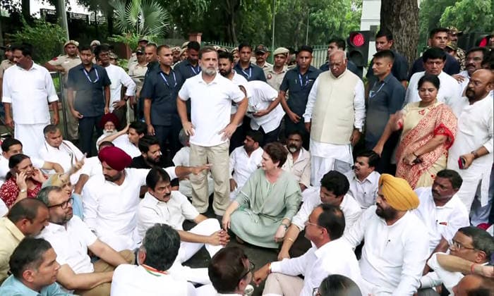 RECORD DATE NOT STATED Congress protests at Lok Kalyan Marg, demanding the resignations of PM Modi and Dharmendra Pradhan New Delhi, Jul 21 (ANI): Lok Sabha LoP Rahul Gandhi, with Congress leaders Priyanka Gandhi Vadra, KC Venugopal, and others, holds a protest at Lok Kalyan Marg, demanding the resignations of Prime Minister Narendra Modi and Education Minister Dharmendra Pradhan, in New Delhi on Tuesday. (ANI Video Grab) NEW DELHI Delhi India Copyright: xANIx ANI_20260721276
