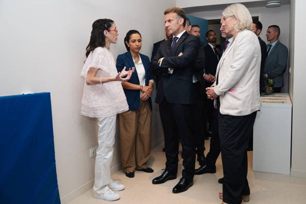 Emmanuel Macron At Asterya Child Support Center - Paris French President Emmanuel Macron visits the Asterya child support center, an innovative program at Necker Hospital dedicated to children under the care of the Assistance sociale à l enfance (ASE), accompanied by Health Minister Stephanie Rist and Childhood Commissioner Sarah El Hairy in Paris, France on July 21, 2026. Photo by Gregoire Campione Pool ABACAPRESS.COM Paris IDF France  Copyright: xCampionexGregoire Pool ABACAx