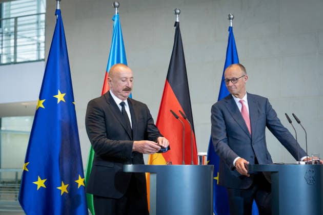 Präsident, Aserbaidschan, Ilham Alijew, Friedrich Merz, Bundeskanzler Berlin, Bundeskanzleramt, Pressekonferenz, Präsident, Aserbaidschan, Ilham Alijew, Friedrich Merz, Bundeskanzler Berlin Berlin GER *** President of Azerbaijan, Ilham Aliyev, Friedrich Merz, Federal Chancellor, Berlin, Federal Chancellery, press conference, President of Azerbaijan, Ilham Aliyev, Friedrich Merz, Federal Chancellor, Berlin, Berlin, GER
