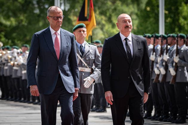 Berlin, Friedrich Merz trifft Ilham Alijew im Bundeskanzleramt Bundeskanzler Friedrich Merz (CDU) trifft Präsidenten der Republik Aserbaidschan Ilham Alijew am 21.07.2026 im Bundeskanzleramt in Berlin. Berlin Bundeskanzleramt Berlin Deutschland *** Berlin: Friedrich Merz Meets Ilham Aliyev at the Federal Chancellery; Federal Chancellor Friedrich Merz (CDU) meets with Ilham Aliyev, President of the Republic of Azerbaijan, on July 21, 2026, at the Federal Chancellery in Berlin; Berlin; Federal Chancellery; Berlin, Germany