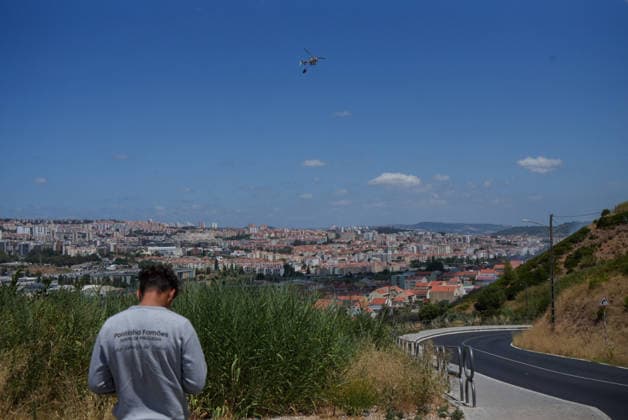 Wildfire Near Lisbon A firefighting helicopter drops water over a wildfire near Lisbon, Portugal, on July 21, 2026, as emergency crews work to contain the blaze amid high temperatures and dry conditions. Lisbon Portugal  Copyright: xLuisxBozax originalFilename: boza-notitle260721_npA1S.jpg