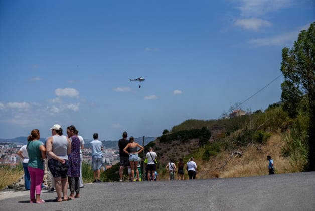 Wildfire Near Lisbon A firefighting helicopter drops water over a wildfire near Lisbon, Portugal, on July 21, 2026, as emergency crews work to contain the blaze amid high temperatures and dry conditions. Lisbon Portugal  Copyright: xLuisxBozax originalFilename: boza-notitle260721_npgtJ.jpg