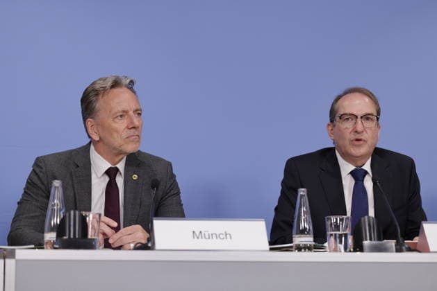 Holger Münch, Präsident des Bundeskriminalamtes (BKA), Bundesminister des Innern Alexander Dobrindt, Deutschland, Berlin, Bundespressekonferenz, Thema: Bundeslagebild Sexualdelikte zum Nachteil von Kindern und Jugendlichen 2025 *** Holger Münch, President of the Federal Criminal Police Office (BKA); Alexander Dobrindt, Federal Minister of the Interior; Germany; Berlin; Federal Press Conference; Topic: National Situation Report on Sexual Offenses Against Children and Adolescents, 2025