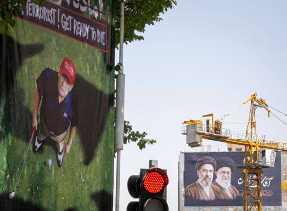 Anti‘Trump Messaging Appears On Billboards In Tehran An anti-U.S. President Donald Trump billboard is photographed next to a banner depicting portraits of Iran s late and current Supreme Leaders, Ayatollah Ali Khamenei (R) and Ayatollah Mojtaba Khamenei in downtown Tehran, Iran, on July 21, 2026, amid renewed conflicts between Iran and the United States in southern Iran. MORTEZA NIKOUBAZL NurPhoto Tehran Tehran Iran  Copyright: xMortezaxNikoubazlx originalFilename: nikoubazl-antitrum260721_npgUO.jpg