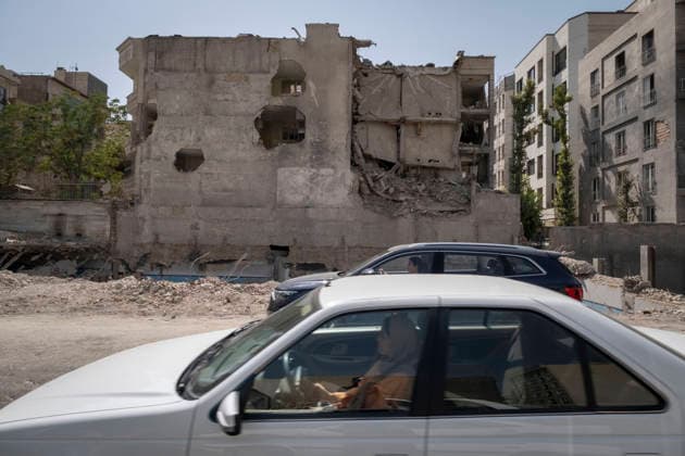 Anti‘Trump Messaging Appears On Billboards In Tehran Vehicles move past an area that was targeted and destroyed in a U.S. airstrike during the U.S.-Israeli military campaign in Tehran, Iran, on July 21, 2026, amid renewed conflicts between Iran and the United States in southern Iran. MORTEZA NIKOUBAZL NurPhoto Tehran Tehran Iran  Copyright: xMortezaxNikoubazlx originalFilename: nikoubazl-antitrum260721_npmeT.jpg