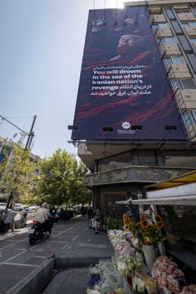 Anti‘Trump Messaging Appears On Billboards In Tehran An Iranian motorcyclist rides along a sidewalk beneath an anti-U.S.-Israeli billboard in downtown Tehran, Iran, on July 21, 2026, amid renewed conflicts between Iran and the United States in southern Iran. MORTEZA NIKOUBAZL NurPhoto Tehran Tehran Iran  Copyright: xMortezaxNikoubazlx originalFilename: nikoubazl-antitrum260721_npU1R.jpg