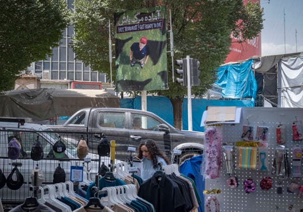 Anti‘Trump Messaging Appears On Billboards In Tehran A female Iranian vendor sits behind her goods beneath an anti-U.S. President Donald Trump billboard in downtown Tehran, Iran, on July 21, 2026, amid renewed conflicts between Iran and the United States in southern Iran. MORTEZA NIKOUBAZL NurPhoto Tehran Tehran Iran  Copyright: xMortezaxNikoubazlx originalFilename: nikoubazl-antitrum260721_npgUe.jpg