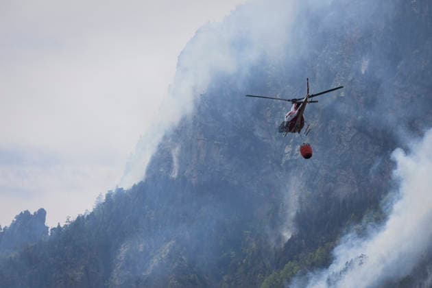 Argentiere La Bessee Wildfire - France A privately operated helicopter contracted by the French government lands to deploy firefighters on a reconnaissance mission during the wildfire near L Argentiere la Bessee, the reconnaissance team is inserted near the fire area to assess fire behavior and terrain conditions before ground operations continue, Hautes Alpes, France, July 21, 2026. Photo by Thibaut Durand ABACAPRESS.COM Argentiere La Besse Provence-Alpes-Cote d Azur France  Copyright: xDurandxThibaut ABACAx