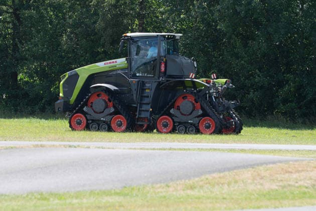 Silke GORISSEN, Gorißen, CDU, Ministerin fuer Landwirtschaft und Verbraucherschutz des Landes Nordrhein-Westfalen, besucht den Landmaschinenhersteller Claas im Rahmen der Tour ,,Starke Zukunft in NRW: KI in Landwirtschaft und Wald,,, Harsewinkel, 21.07.2026 *** Silke GORISSEN, Gorißen, CDU, Minister of Agriculture and Consumer Protection for the State of North Rhine-Westphalia, visits the agricultural machinery manufacturer Claas as part of the tour A Strong Future in North Rhine-Westphalia: AI in Agriculture and Forestry, Harsewinkel, July 21, 2026