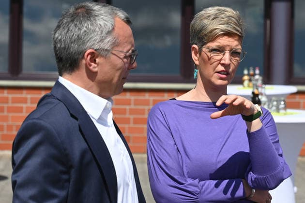 Silke GORISSEN, Gorißen, CDU, Ministerin fuer Landwirtschaft und Verbraucherschutz des Landes Nordrhein-Westfalen, besucht den Landmaschinenhersteller Claas im Rahmen der Tour ,,Starke Zukunft in NRW: KI in Landwirtschaft und Wald,,, Harsewinkel, 21.07.2026 *** Silke GORISSEN, Gorißen, CDU, Minister of Agriculture and Consumer Protection for the State of North Rhine-Westphalia, visits the agricultural machinery manufacturer Claas as part of the tour A Strong Future in North Rhine-Westphalia: AI in Agriculture and Forestry, Harsewinkel, July 21, 2026