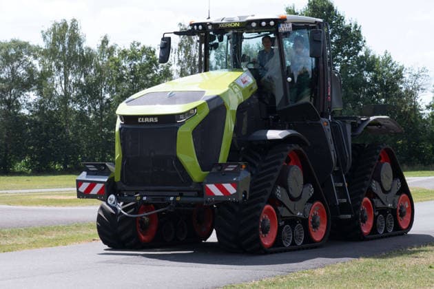Silke GORISSEN, Gorißen, CDU, Ministerin fuer Landwirtschaft und Verbraucherschutz des Landes Nordrhein-Westfalen, besucht den Landmaschinenhersteller Claas im Rahmen der Tour ,,Starke Zukunft in NRW: KI in Landwirtschaft und Wald,,, Harsewinkel, 21.07.2026 *** Silke GORISSEN, Gorißen, CDU, Minister of Agriculture and Consumer Protection for the State of North Rhine-Westphalia, visits the agricultural machinery manufacturer Claas as part of the tour A Strong Future in North Rhine-Westphalia: AI in Agriculture and Forestry, Harsewinkel, July 21, 2026