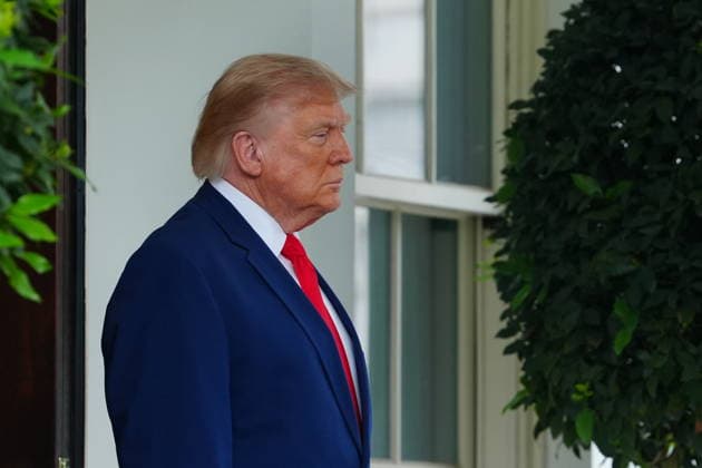 July 21, 2026, Washington, District Of Columbia, USA: United States President Donald J Trump greets President Joseph Aoun of the Republic of Lebanon at the West Wing Portico of the White House in Washington, DC, USA, on Tuesday, July 21, 2026. Aoun is in Washington to present a proposal designed to disarm the Iran-backed militant group Hezbollah and secure Israel s withdrawal from Lebanon Washington USA - ZUMAs152 20260721_faa_s152_003 Copyright: xAaronxSchwartzx-xPoolxviaxCNPx