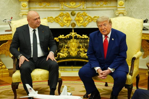 July 21, 2026, Washington, District Of Columbia, USA: United States President Donald J Trump meets President Joseph Aoun of the Republic of Lebanon in the Oval Office of the White House in Washington, DC, USA, on Tuesday, July 21, 2026. Aoun is in Washington to present a proposal designed to disarm the Iran-backed militant group Hezbollah and secure Israel s withdrawal from Lebanon Washington USA  - ZUMAs152 20260721_faa_s152_008 Copyright: xAaronxSchwartzx-xPoolxviaxCNPx