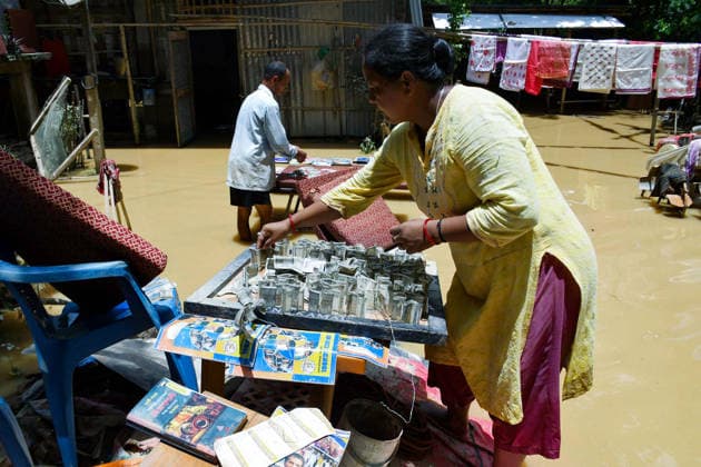 Flood-Affected Villagers Dry Currency Notes After Homes Inundated in Assam™s Jorhat Jorhat Assam , Jul 21 (ANI): Flood-affected villagers dry their currency notes in the open after their homes were inundated due to floods, in Jorhat on Tuesday. Jorhat Assam India Copyright: xANIx ANI_20260721385