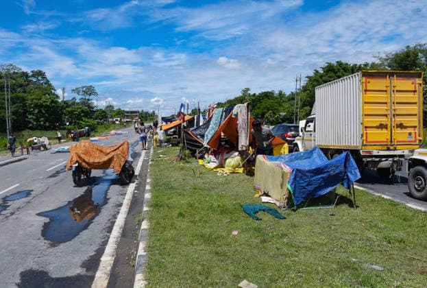 Flood affected villagers take shelter on the NH 37 in Jorhat Jorhat Assam , Jul 21 (ANI): Flood affected villagers take shelter on the National Highway 37 at Teok, in Jorhat on Tuesday. Jorhat Assam India Copyright: xANIx ANI_20260721395