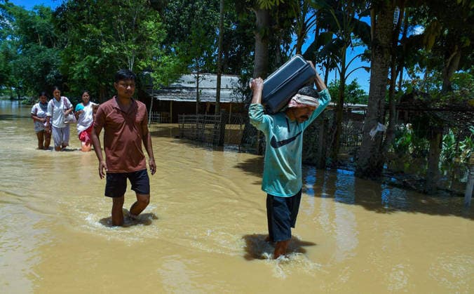 Flood-Affected Residents Carry Belongings to Safety as Floodwaters Submerge Homes in Assam™s Jorhat Jorhat Assam , Jul 21 (ANI): Flood-affected residents wade through inundated waters carrying their belongings to safer ground in Teok as floodwaters submerge homes and surrounding areas, in Jorhat don Tuesday. Jorhat Assam India Copyright: xANIx ANI_20260721397