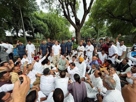 RECORD DATE NOT STATED Congress protests at Lok Kalyan Marg, demanding the resignations of PM Modi and Dharmendra Pradhan New Delhi, Jul 21 (ANI): Lok Sabha LoP Rahul Gandhi with Congress leaders Priyanka Gandhi Vadra, KC Venugopal, and others hold a protest at Lok Kalyan Marg, demanding the resignations of Prime Minister Narendra Modi and Education Minister Dharmendra Pradhan, in New Delhi on Tuesday. (AICC ANI Photo) New Delhi Delhi India Copyright: xANIx ANI_20260721427