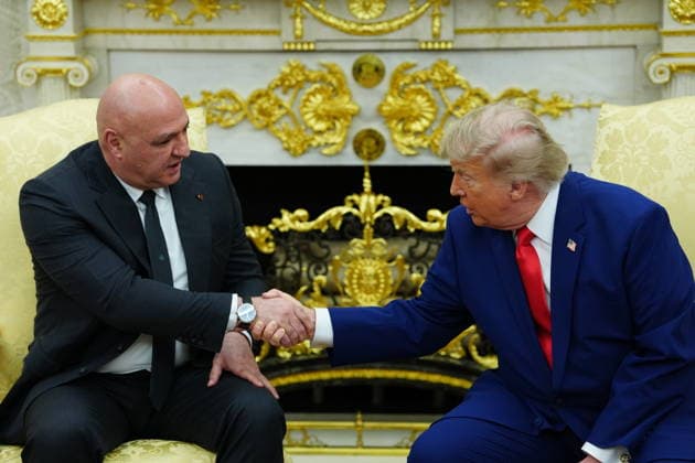 July 21, 2026, Washington, District Of Columbia, USA: United States President Donald J Trump and President Joseph Aoun of the Republic of Lebanon shake hands as they meet in the Oval Office of the White House in Washington, DC, USA, on Tuesday, July 21, 2026. Aoun is in Washington to present a proposal designed to disarm the Iran-backed militant group Hezbollah and secure Israel s withdrawal from Lebanon Washington USA  - ZUMAs152 20260721_faa_s152_015 Copyright: xAaronxSchwartzx-xPoolxviaxCNPx