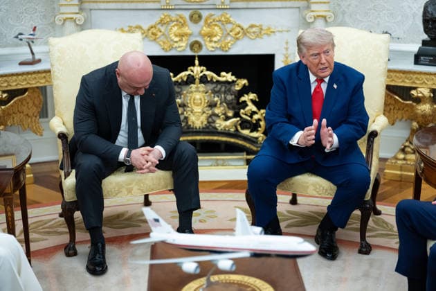 July 21, 2026, Washington, District Of Columbia, USA: United States President Donald J Trump gives remarks as he meets President Joseph Aoun of the Republic of Lebanon in the Oval Office of the White House in Washington, DC, USA, on Tuesday, July 21, 2026. Aoun is in Washington to present a proposal designed to disarm the Iran-backed militant group Hezbollah and secure Israel s withdrawal from Lebanon Washington USA - ZUMAs152 20260721_faa_s152_039 Copyright: xAaronxSchwartzx-xPoolxviaxCNPx
