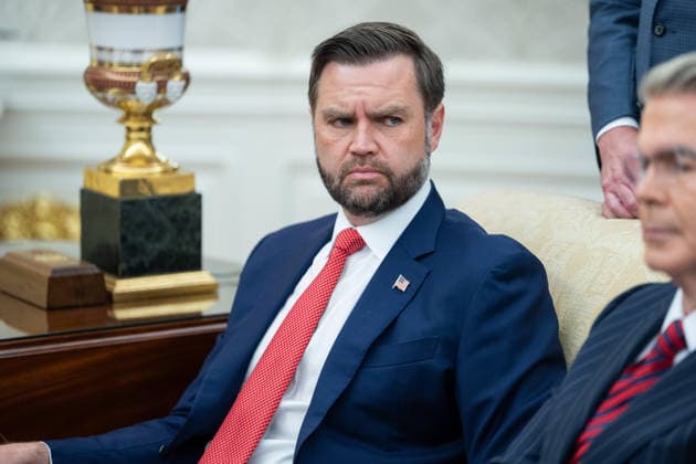 July 21, 2026, Washington, District Of Columbia, USA: United States Vice President JD Vance as United States President Donald J Trump meets President Joseph Aoun of the Republic of Lebanon in the Oval Office of the White House in Washington, DC, USA, on Tuesday, July 21, 2026. Aoun is in Washington to present a proposal designed to disarm the Iran-backed militant group Hezbollah and secure Israel s withdrawal from Lebanon Washington USA  - ZUMAs152 20260721_faa_s152_042 Copyright: xAaronxSchwartzx-xPoolxviaxCNPx