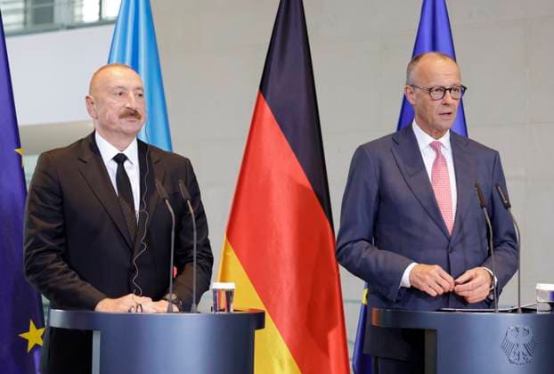 Ilham Alijew, Präsident Aserbaidschans, Friedrich Merz, Bundeskanzler,, Deutschland, Berlin, Bundeskanzleramt, Pressekonferenz des BK und des Präsidenten der Republik Aserbaidschan, Ilham Alijew *** Ilham Aliyev, President of Azerbaijan; Friedrich Merz, Federal Chancellor; Germany; Berlin; Federal Chancellery; Joint press conference of the Federal Chancellor and the President of the Republic of Azerbaijan, Ilham Aliyev