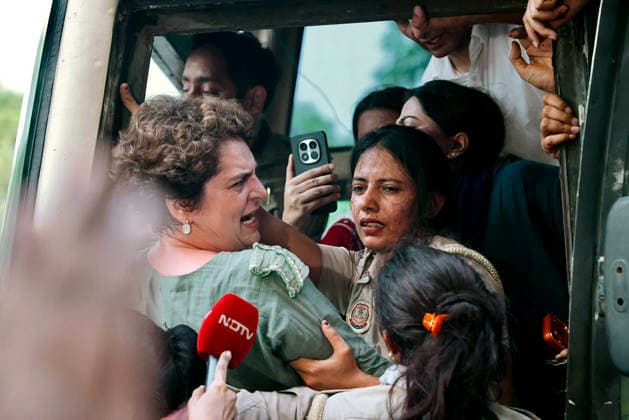 RECORD DATE NOT STATED Delhi Police detain Priyanka Gandhi amid protest seeking PM Modi and Dharmendra Pradhan s resignation New Delhi, Jul 21 (ANI): Delhi Police detain Congress General Secretary Priyanka Gandhi from the protest site near Prime Minister Narendra Modi™s residence during Congress protest, demanding the resignations of PM Modi and Education Minister Dharmendra Pradhan, at Lok Kalyan Marg in New Delhi on Tuesday. (@IYC X ANI Photo) NEW DELHI Delhi India Copyright: xANIx ANI_20260721632
