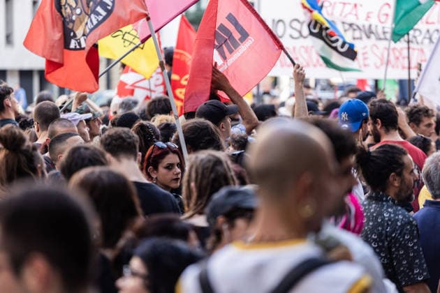July 21, 2026, Milan, Mi, Italy: A protest was organized following the death of Abderrahim Fakir, a 42-year-old entrepreneur of Moroccan origin who died on Sunday while being pinned face-down on the ground by police officers. The demonstration in memory of Fakir, held in front of the prefecture, drew hundreds of people. Milan Italy  - ZUMAc276 20260721_zip_c276_002 Copyright: xAndreaxCarrubbax