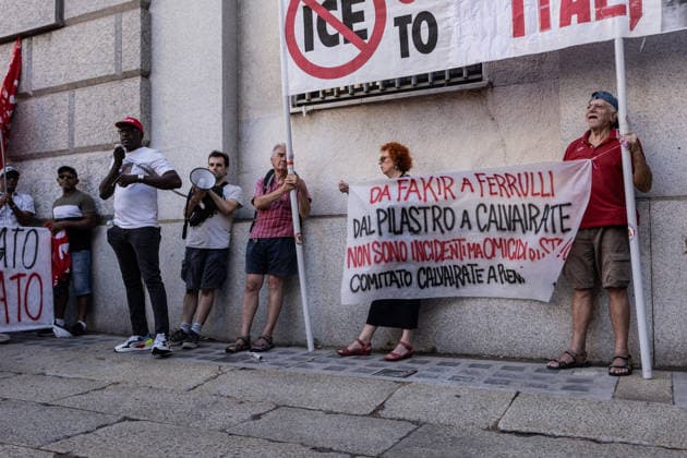July 21, 2026, Milan, Mi, Italy: A protest was organized following the death of Abderrahim Fakir, a 42-year-old entrepreneur of Moroccan origin who died on Sunday while being pinned face-down on the ground by police officers. The demonstration in memory of Fakir, held in front of the prefecture, drew hundreds of people. Milan Italy - ZUMAc276 20260721_zip_c276_008 Copyright: xAndreaxCarrubbax